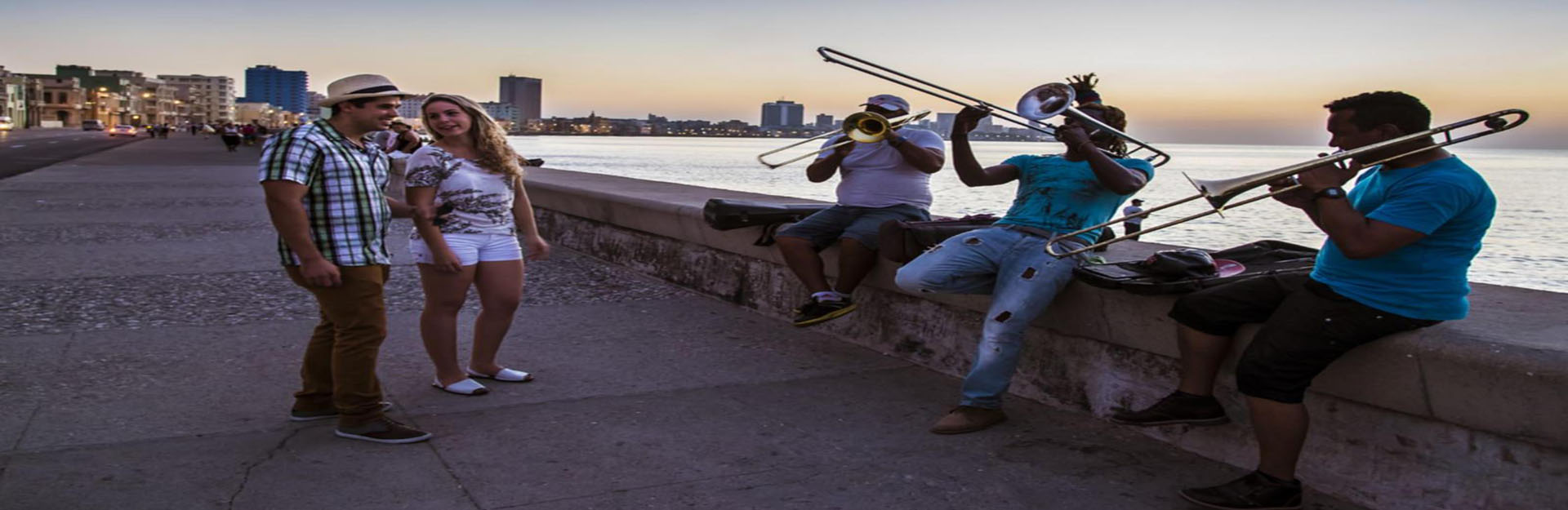 Música tradicional cubana en el Malecón Habanero, Cuba Travel